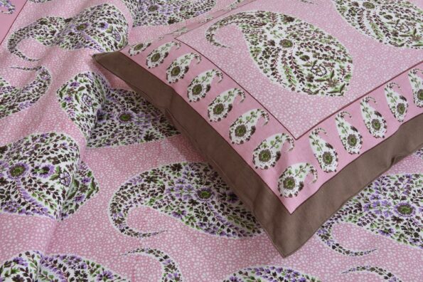 Beautiful Pink Base Seashell Print King Size Double Bedsheet Closeup